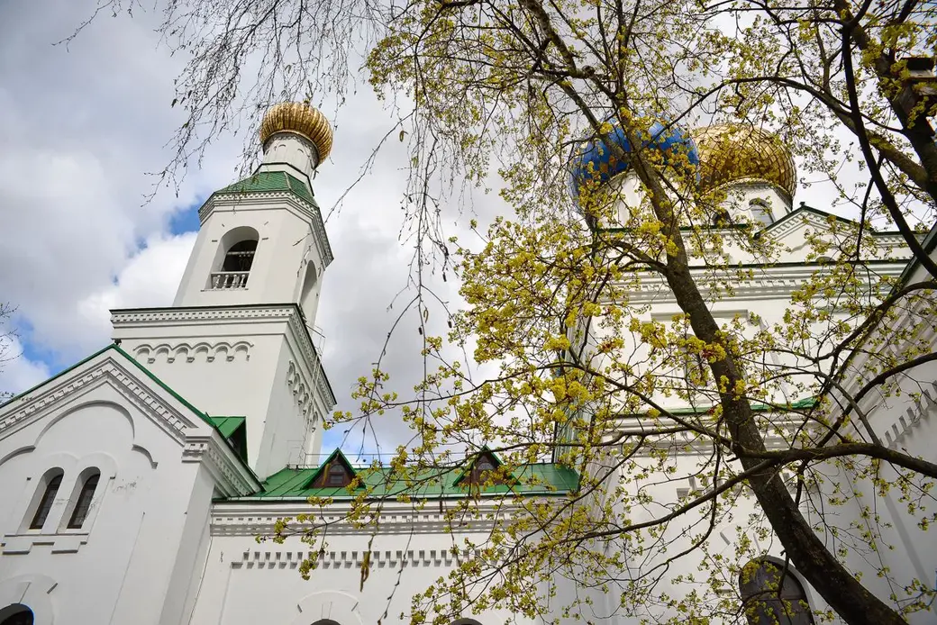 18.04.2020. Освящение пасхальных куличей и снеди у стен кафедрального Свято-Никольского собора Бобруйска