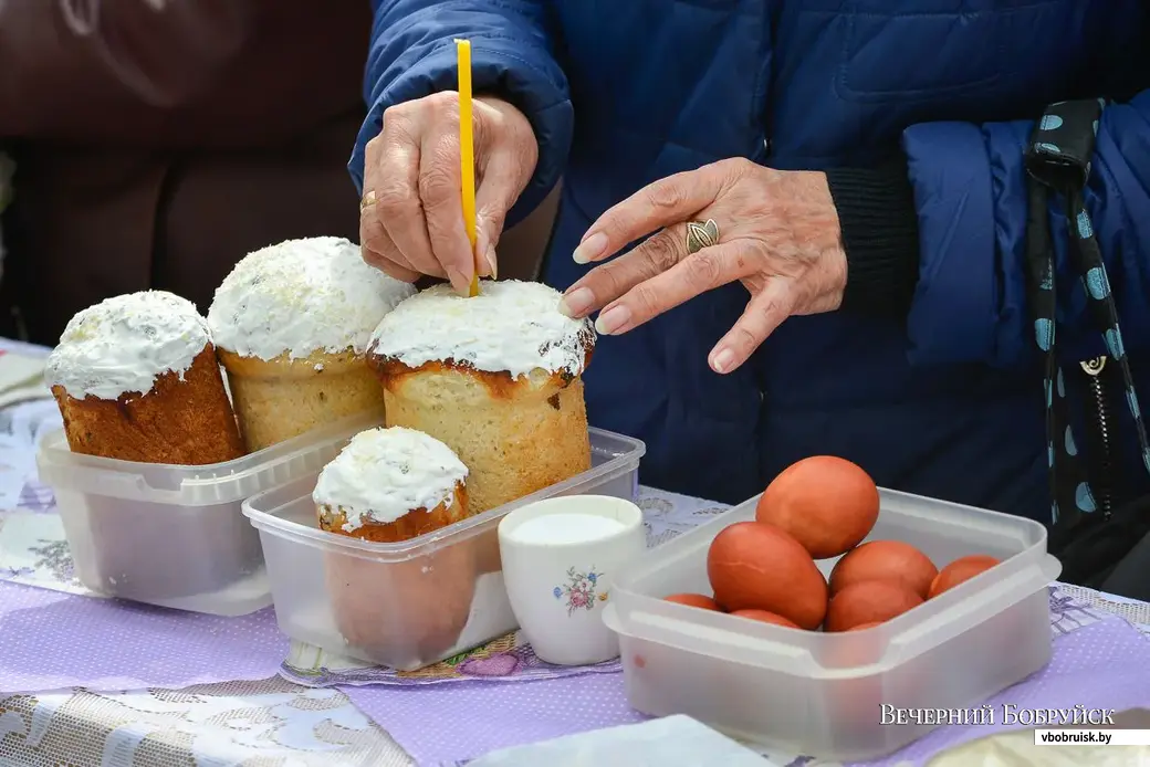 Когда ставить куличи в печь