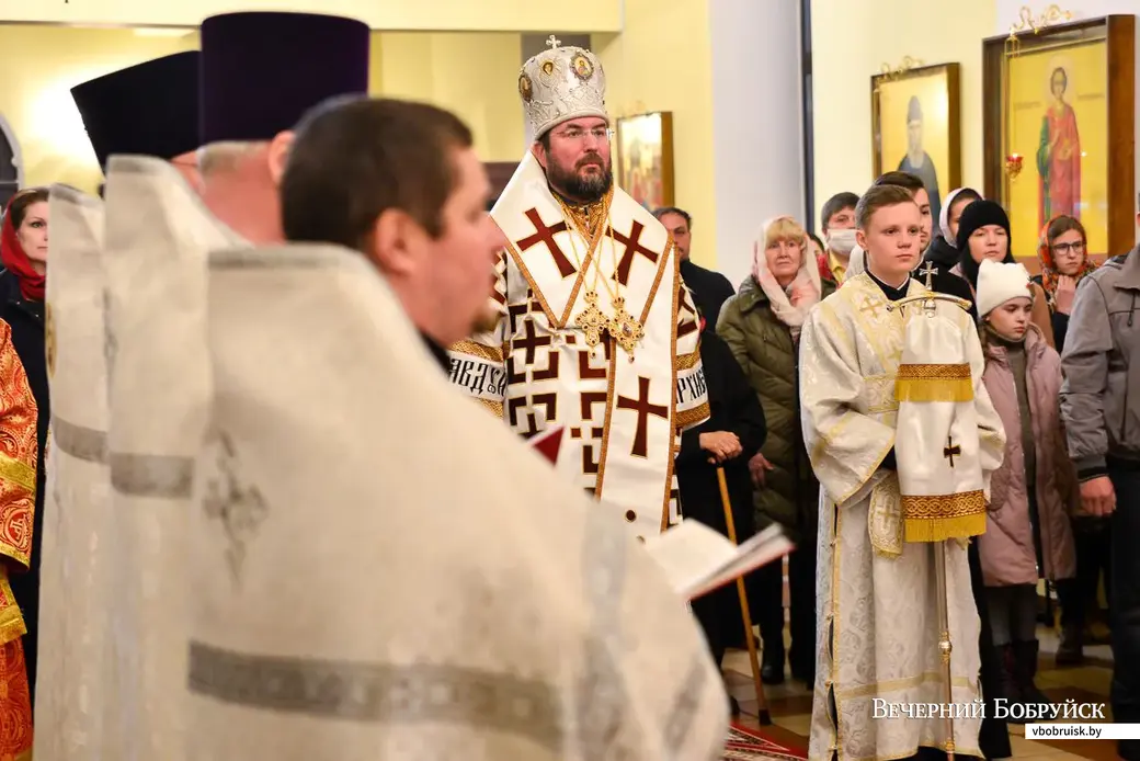 19.04.2020. Пасхальное богослужение в Свято-Никольском соборе Бобруйска. Епископ Бобруйский и Быховский Серафим
