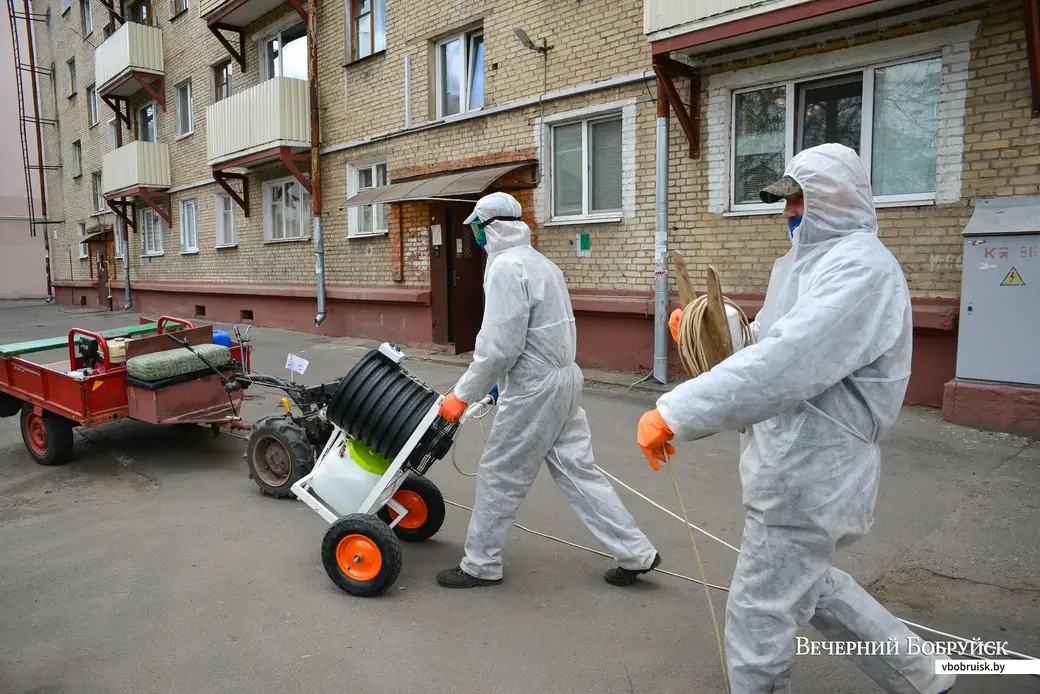 23.04.2020. Дезинфекция подъездов жилых домов в Ленинском районе города Бобруйска