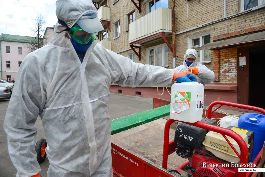 23.04.2020. Дезинфекция подъездов жилых домов в Ленинском районе города Бобруйска
