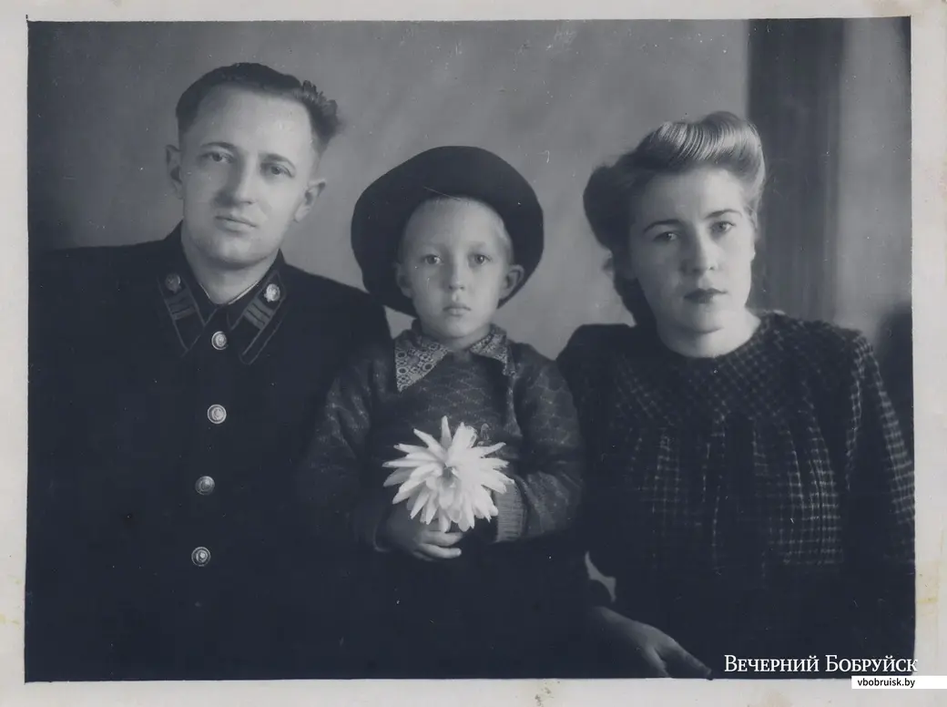 Николай, Галина и Лера Колесниковы. Бобруйск, 1950-51 год.
