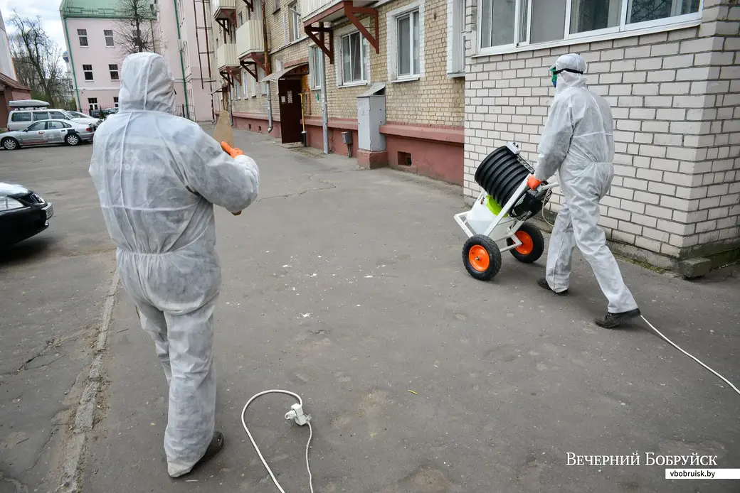 23.04.2020. Дезинфекция подъездов жилых домов в Ленинском районе города Бобруйска