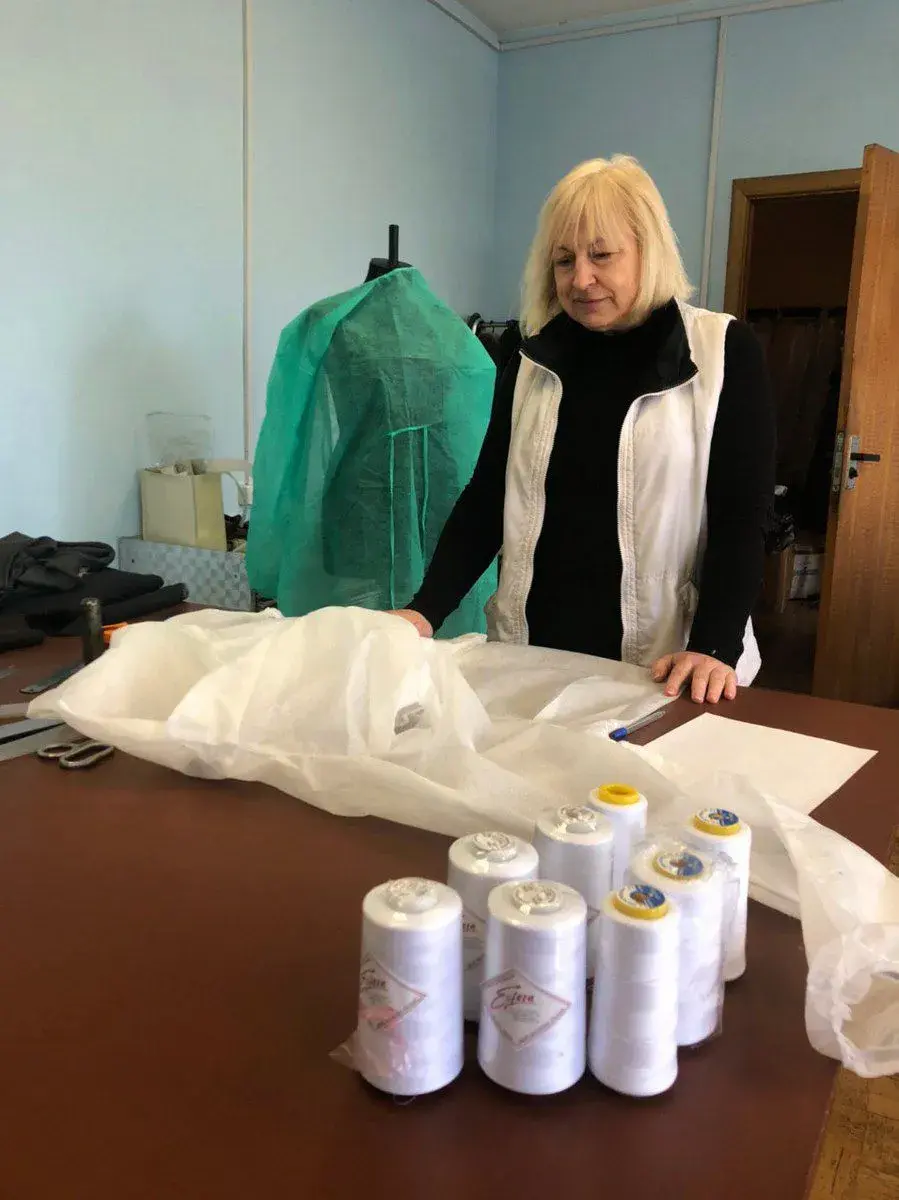 Предпринимательница Лариса, сделавшая раскрой халатов