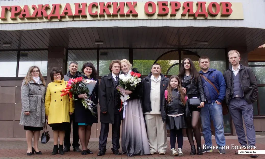 30.04.2020. Свадьба актёров бобруйского театра Александра Тихонова и Ольги Матвеевой. Справа – новоиспеченный папа Дмитрий Тихонов.