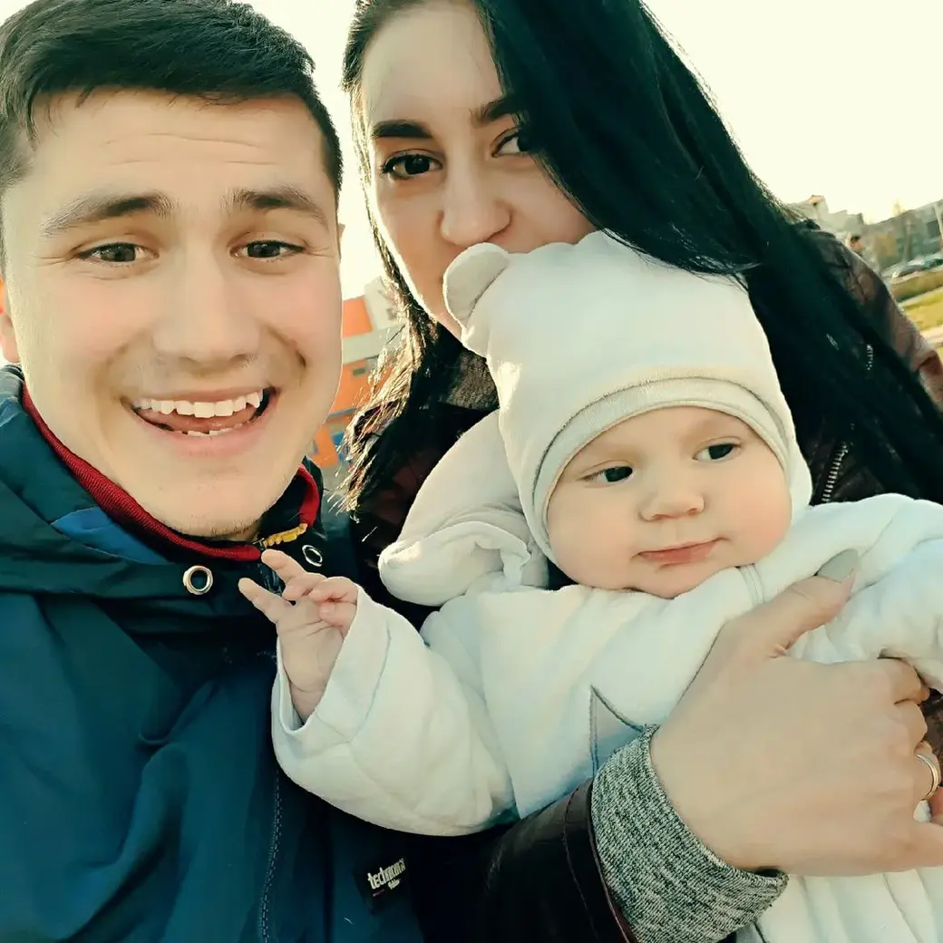 Никита и Дарья Адерыхо с дочерью Софией