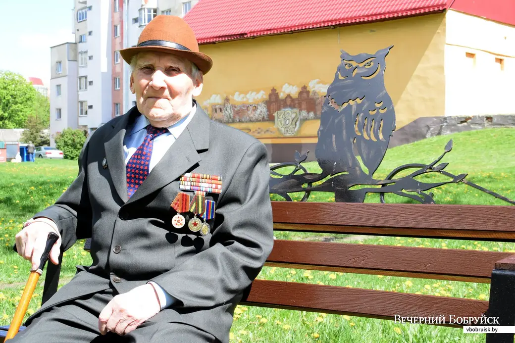 8.05.2020, Бобруйск. 100-летний Тимофей Кукотин на персональной лавке