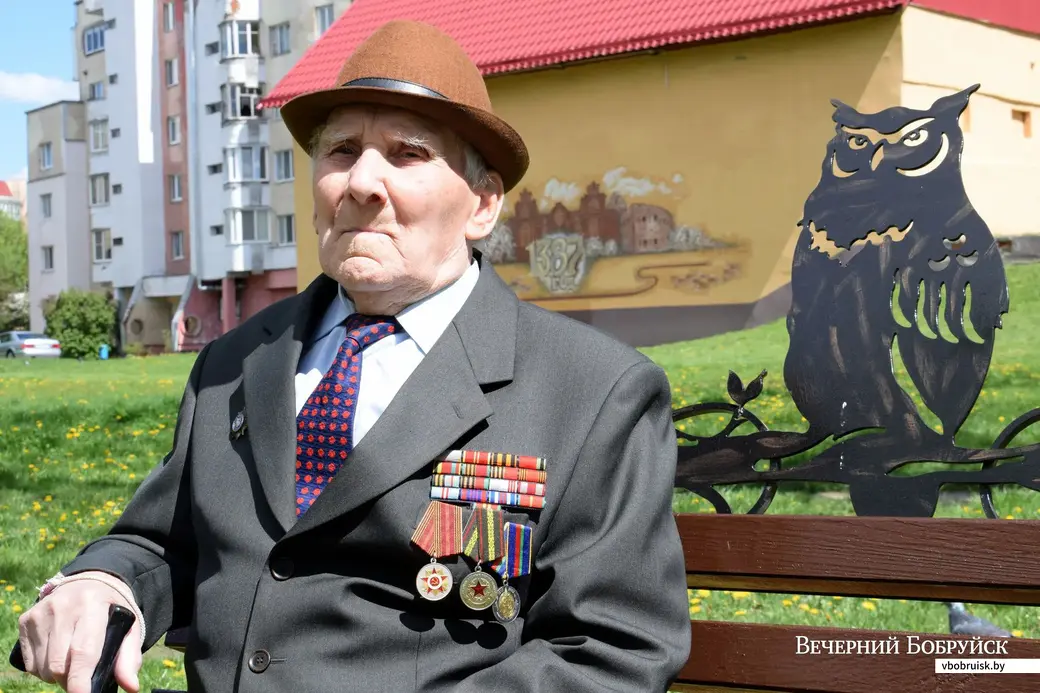 8.05.2020, Бобруйск. 100-летний Тимофей Кукотин на персональной лавке