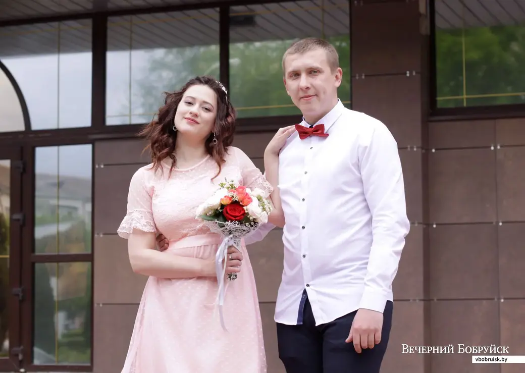 Наталья Попова и Михаил Добровольский стали мужем и женой 16 мая.