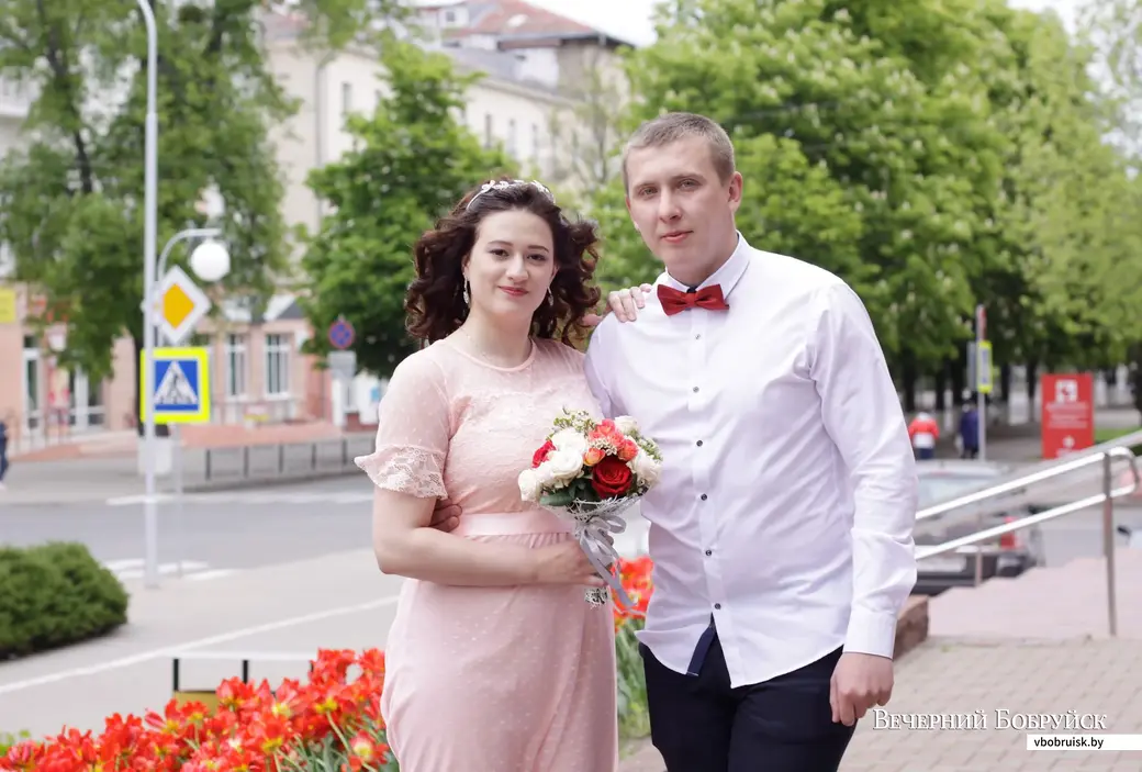 Наталья Попова и Михаил Добровольский стали мужем и женой 16 мая.