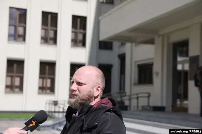 Алесь Таболич после регистрации в ЦИК