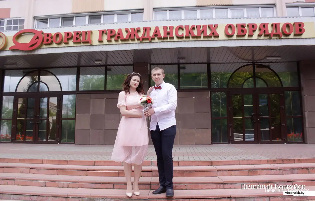 Наталья Попова и Михаил Добровольский стали мужем и женой 16 мая.