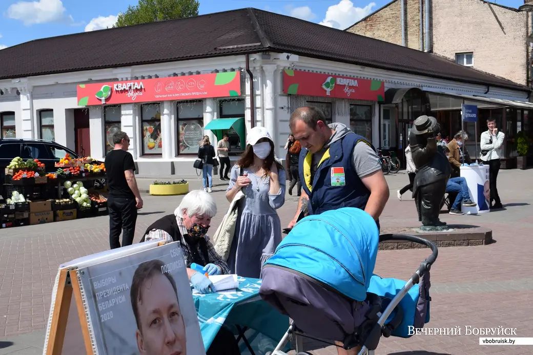 28.05.2020, Бобруйск. Сбор подписей за кандидатов в Президенты Республики Беларусь. Фото: Артём Лукьянович
