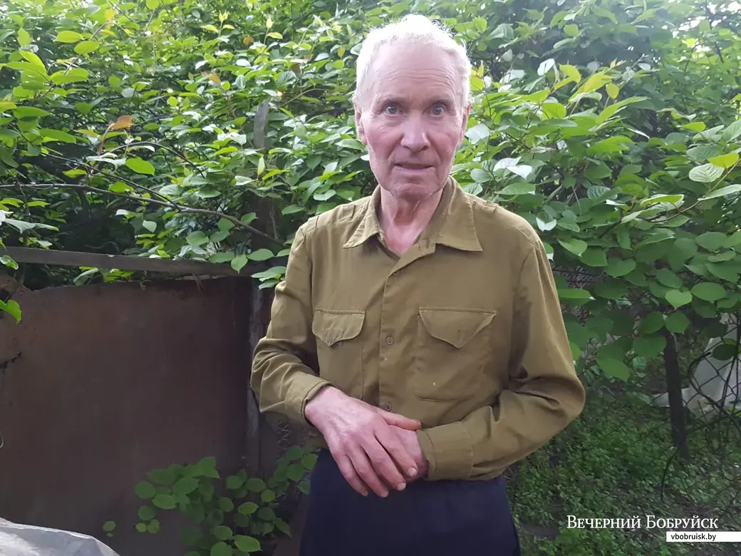 Зуфар Сабирзянович Кадиков в своем лечебном саду .