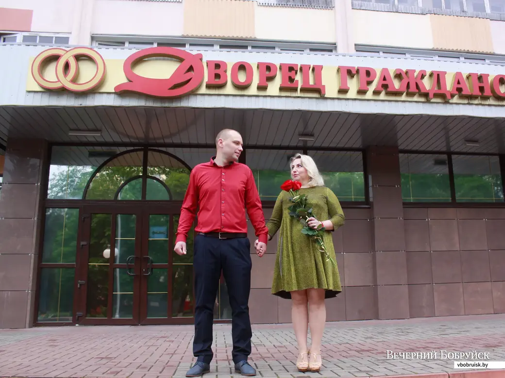 Ольга Песня и Василий Демидович зарегистрировали свой брак спустя семь лет отношений, 29 мая.