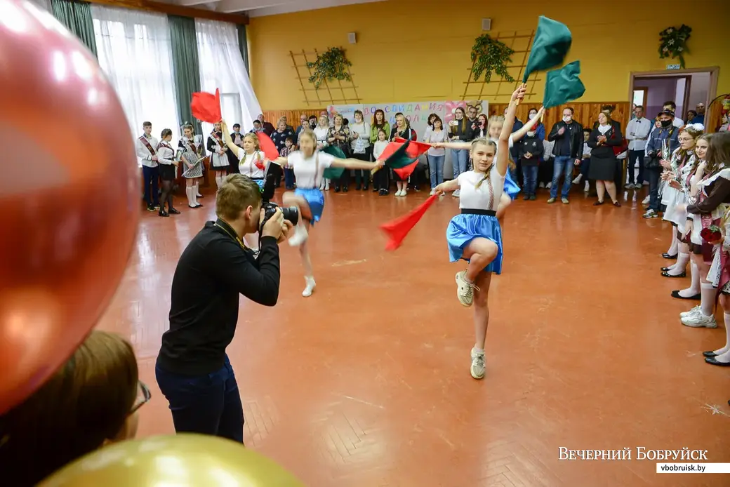 30.05.2020. Бобруйск. Прощальная школьная линейка в средней школе №1.