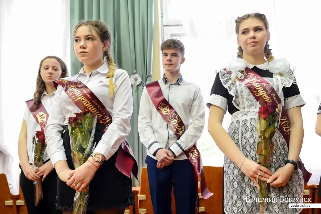 30.05.2020. Бобруйск. Прощальная школьная линейка в средней школе №1.