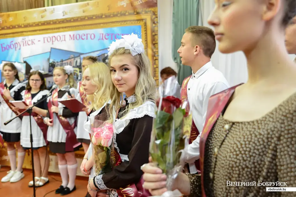 30.05.2020. Бобруйск. Прощальная школьная линейка в средней школе №1.