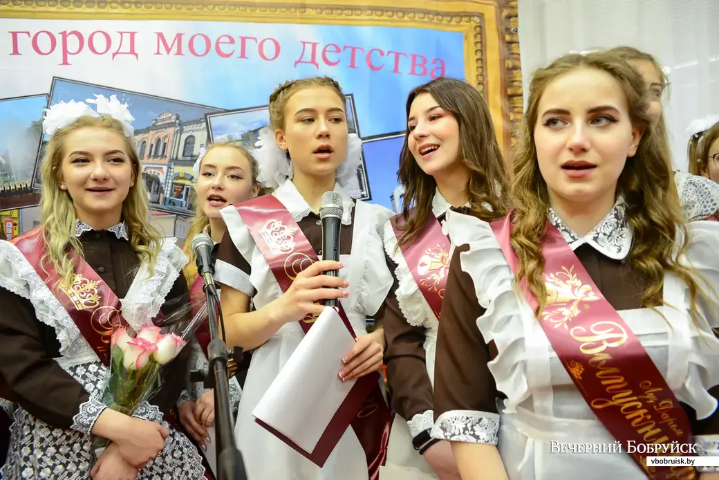 30.05.2020. Бобруйск. Прощальная школьная линейка в средней школе №1.