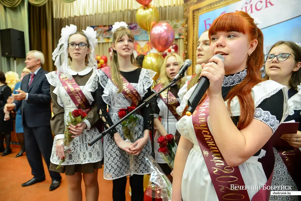30.05.2020. Бобруйск. Прощальная школьная линейка в средней школе №1.