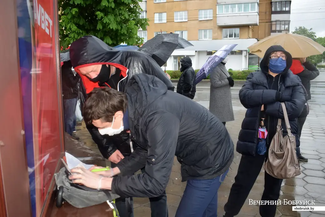 30.05.2020, Бобруйск. Сбор подписей за потенциальных кандидатов в президенты Бабарико, Тихановскую и Цепкало