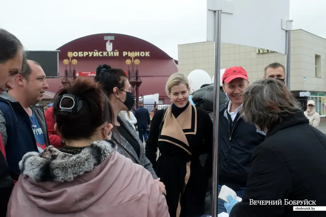 31.05.2020, Бобруйск. Встреча с потенциальным кандидатом в президенты Валерием Цепкало у «бобра» в районе центрального рынка.