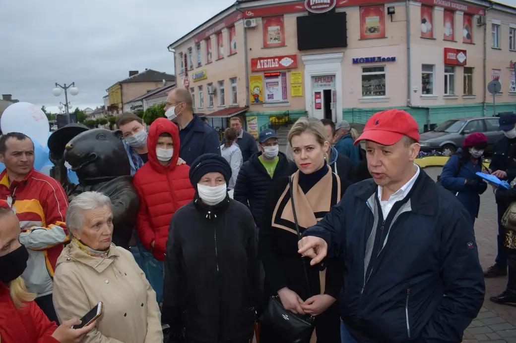 31.05.2020, Бобруйск. Встреча с Валерием Цепкало у «бобра» в районе центрального рынка.