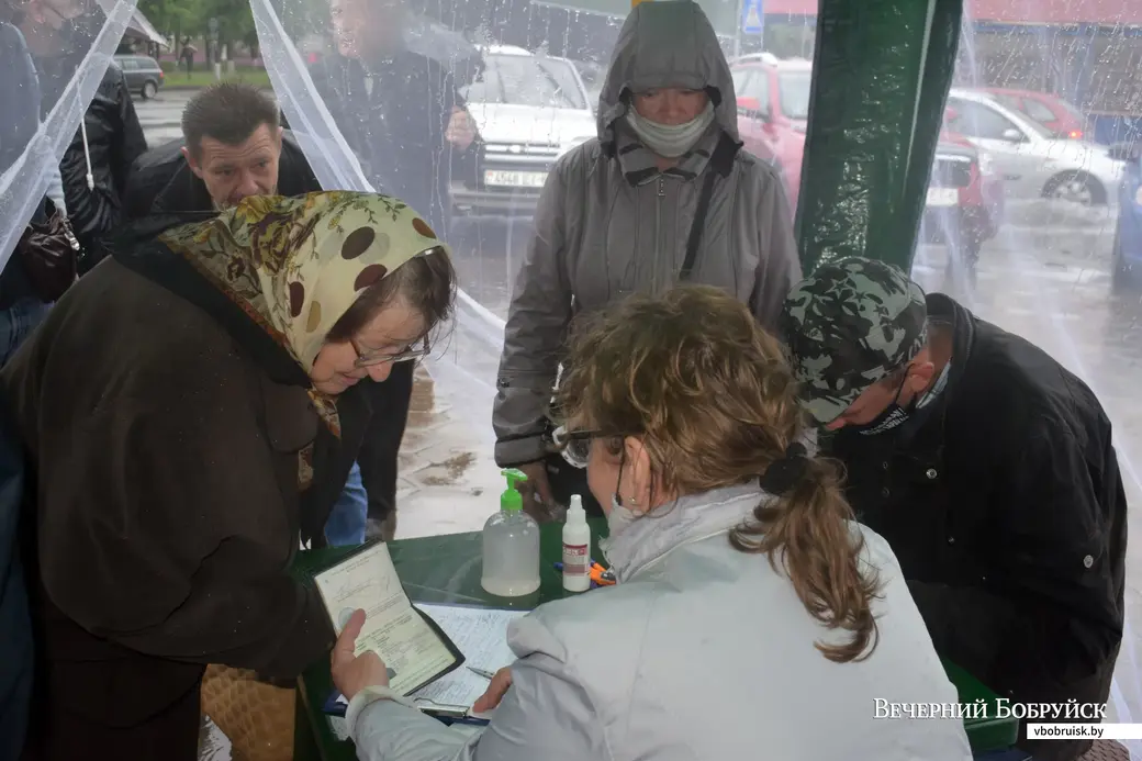 30.05.2020, Бобруйск. Сбор подписей за потенциальных кандидатов в президенты Тихановскую и Цепкало