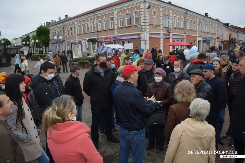 31.05.2020, Бобруйск. Встреча с Валерием Цепкало у «бобра» в районе центрального рынка.