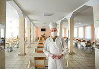 Официант, подсобник, сортировщик... Кем могут поработать подростки на летних каникулах в Бобруйске