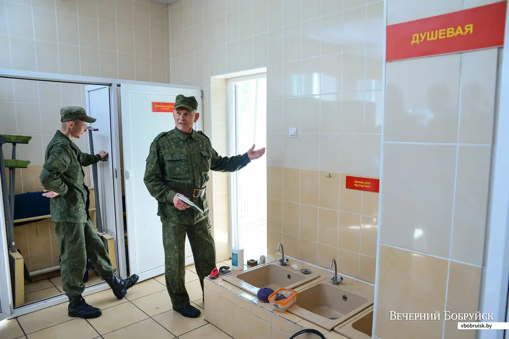 В Беларуси пересмотрели требования к годности призывников: с ожирением и плоскостопием тоже будут брать.