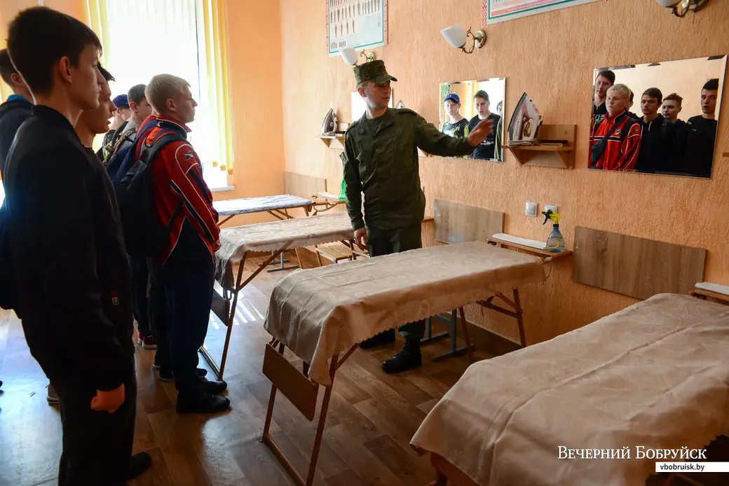 28.05.2020. Бобруйск, Могилевская область. 83-й отдельный ордена Красной Звезды инженерно-аэродромный полк. В комнате бытового обслуживания.