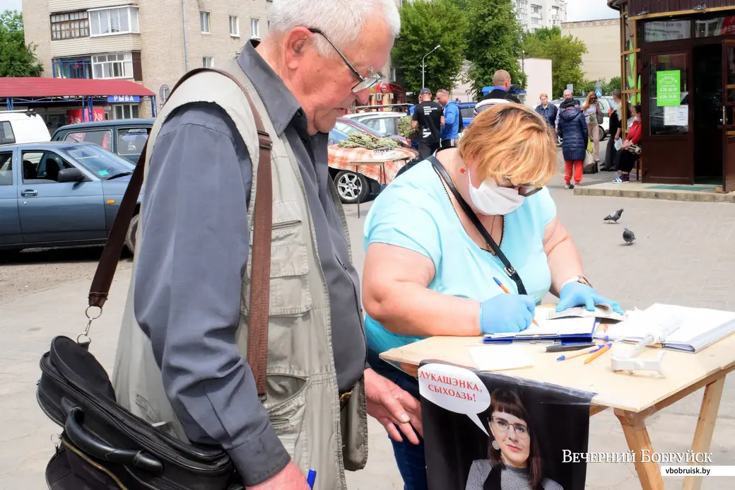 6.06.2020, Бобруйск. Сбор подписей за выдвижение кандидатами в президенты на углу Минской и Октябрьской.