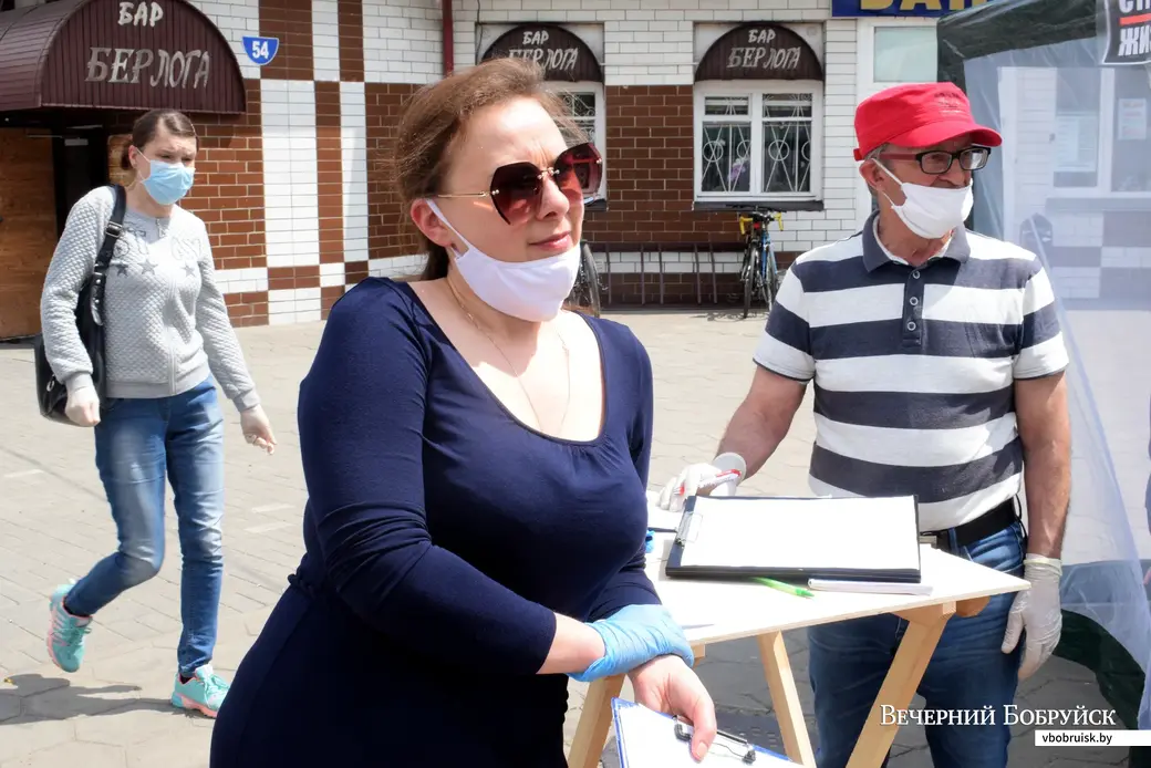 6.06.2020, Бобруйск. Анна Канопацкая на сборе подписей за выдвижение кандидатами в президенты.