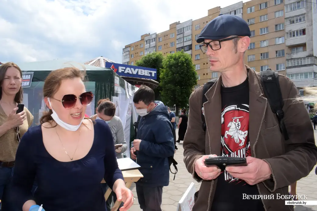 6.06.2020, Бобруйск. Анна Канопацкая на сборе подписей за выдвижение кандидатами в президенты.