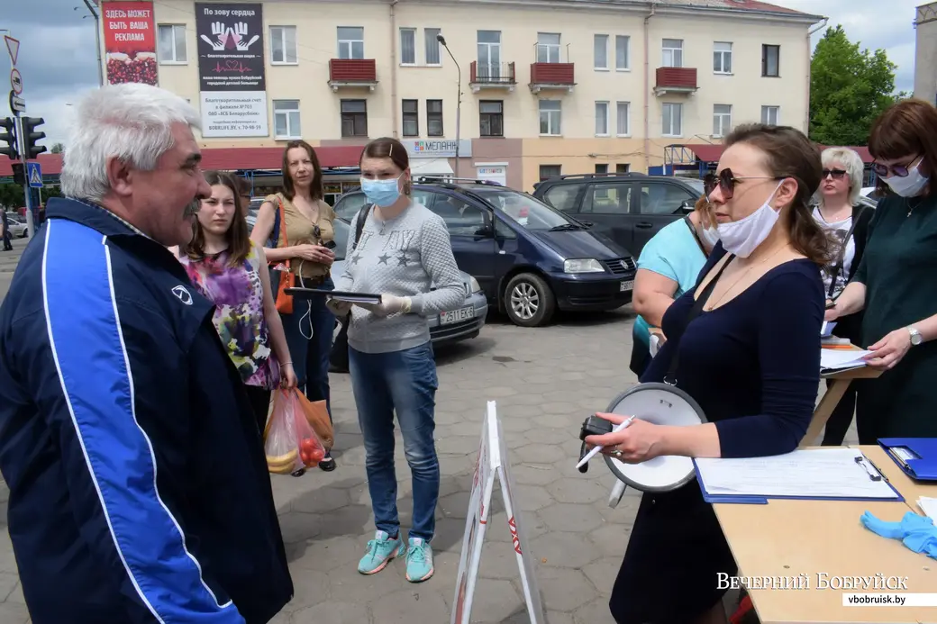 6.06.2020, Бобруйск. Анна Канопацкая на сборе подписей за выдвижение кандидатами в президенты.