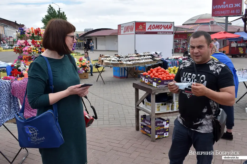 6.06.2020, Бобруйск. Сбор подписей за выдвижение кандидатами в президенты у центрального рынка.