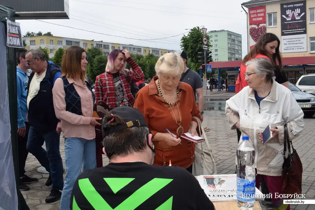 7.06.2020. Бобруйск. Сбор подписей за потенциальных кандидатов в президенты.