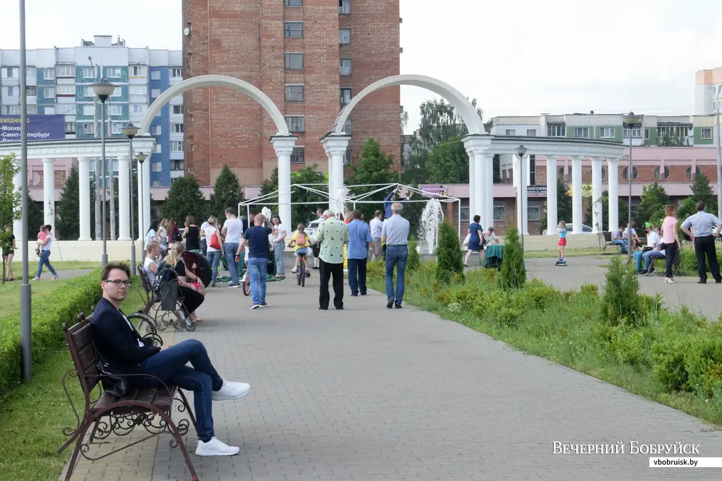16.06.2020. Бобруйск. Молодежный парк. Пикет по сбору подписей в поддержку А. Г. Лукашенко.