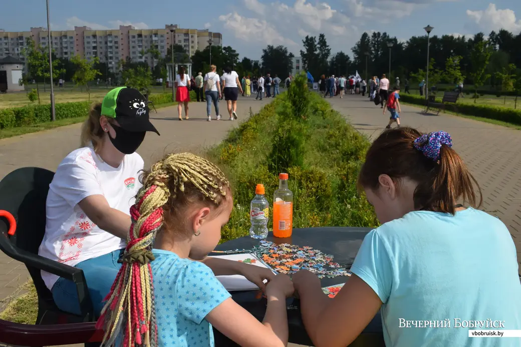 16.06.2020. Бобруйск. Молодежный парк. Пикет по сбору подписей в поддержку А. Г. Лукашенко.