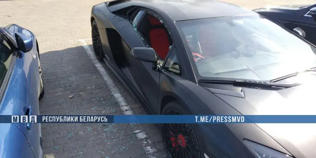 В Минске пьяный россиянин помочился на Lamborghini и разбил мусоркой стекла
