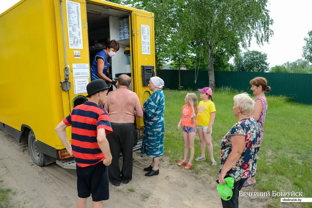 Автолавка в деревне Углы