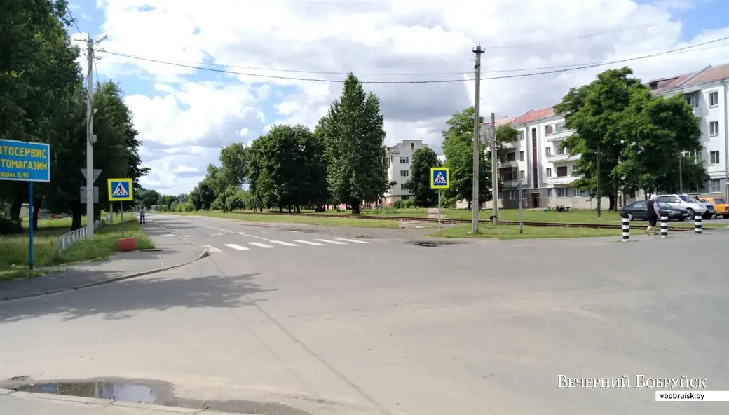 Ул. Ванцетти в Бобруйске. Перекресток с улицей Пушкина, направление на Глуск. В отдалении справа – район Скрипочка.