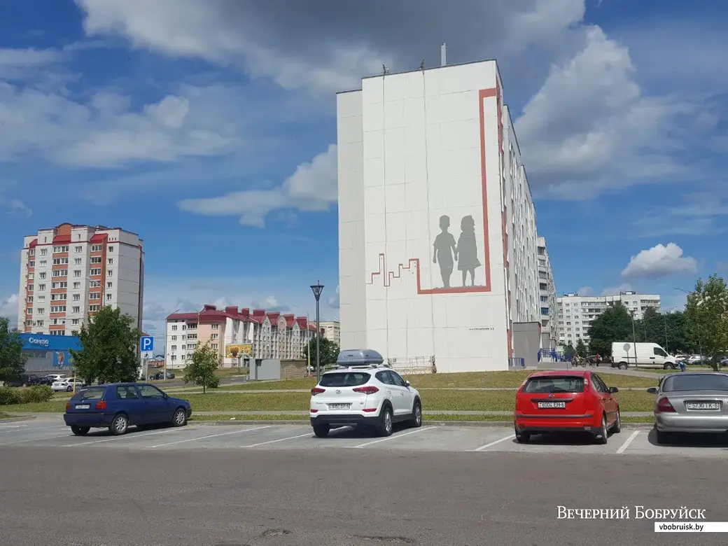 Бобруйск. Граффити на доме по пр Строителей, 32.