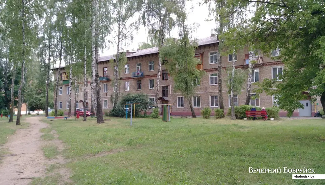 Ул.Ковзана, д. 9. В доме было бомбоубежище, куда эвакуировали детей из детского сада.