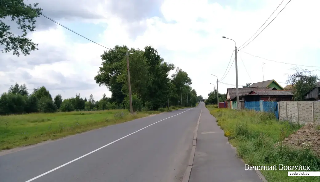 Скрипочка, в районе улицы Логачева. Слева аэродром.