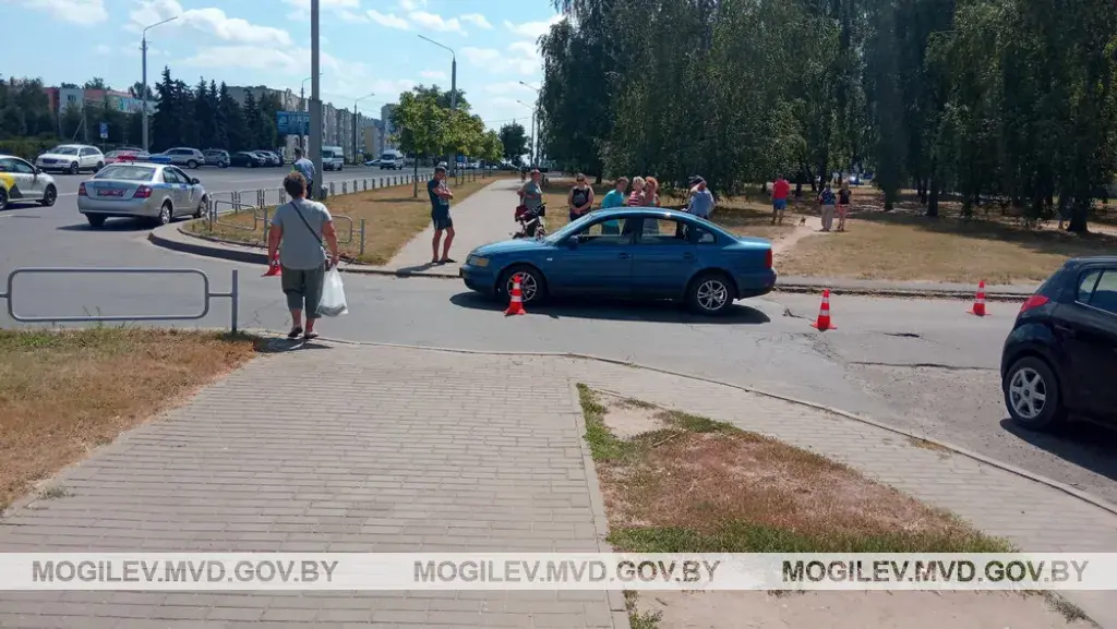 В Бобруйске машина сбила велосипедистку. Фото: УВД Могилевского облисполкома.