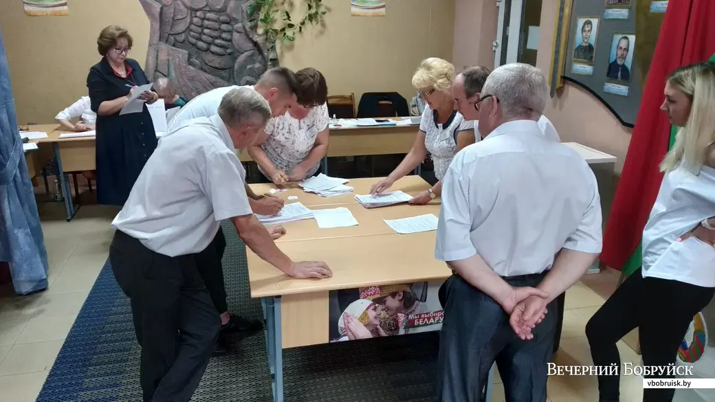9.08.2020. Подсчет голосов в Бобруйске на участке для голосования № 32.