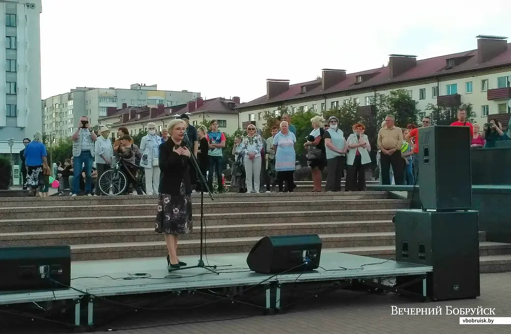 Бобруйск, 19 августа, площадь Ленина. Митинг в поддержку Александра Лукашенко. Генеральный директор ОАО «Управляющая компания холдинга «Бобруйскагромаш» Надежда