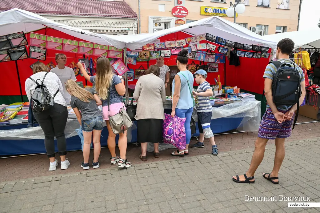 25.08.2020. Бобруйск. Школьный базар у центрального рынка